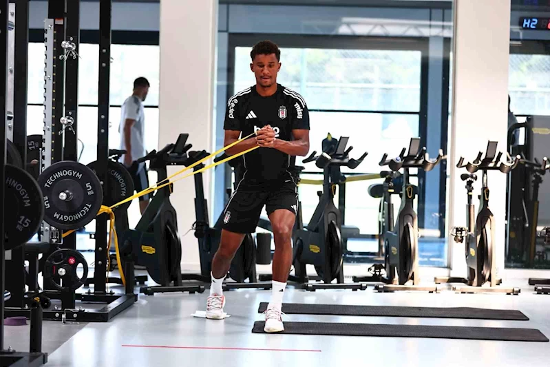 Beşiktaş, günün ikinci antrenmanında salonda çalıştı
