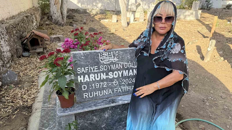 Safiye Soyman oğlunun kabrini ziyaret etti: 