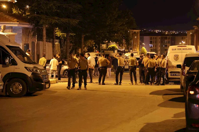 Elazığ’da iki aile arasında bıçaklı kavga : 3 yaralı
