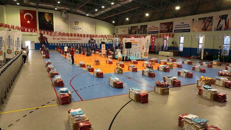 Amatör spor kulüplerine 10 Milyon TL değerinde malzeme desteği sağlandı
