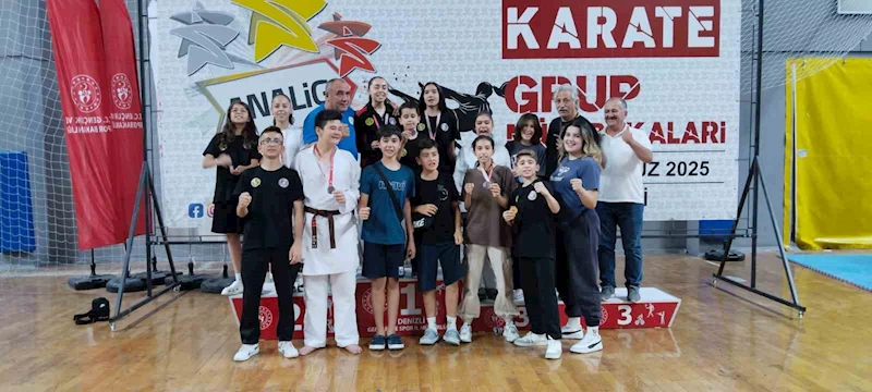 Eskişehirli sporcular karate turnuvasında kürsüden inmedi
