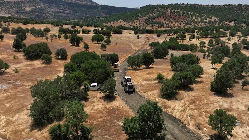 Diyarbakır’da köylerine dönen vatandaşların yolları inşa ediliyor
