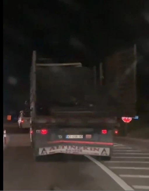 Damperinin arka kapağı açık şekilde seyreden kamyonun sürücüsüne ceza
