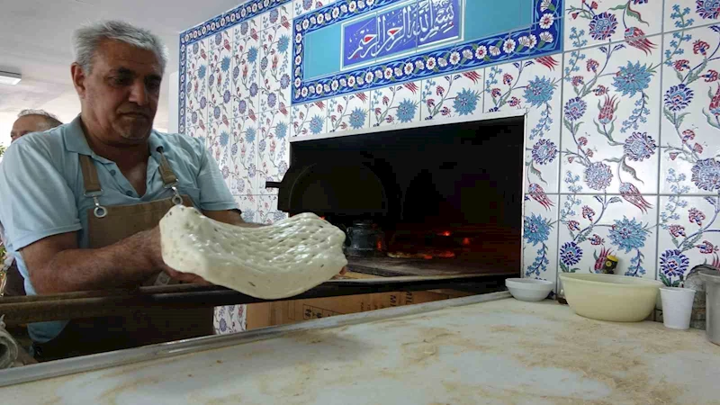 Malatya’da fırıncıların 300 derecelik ateşle mücadelesi
