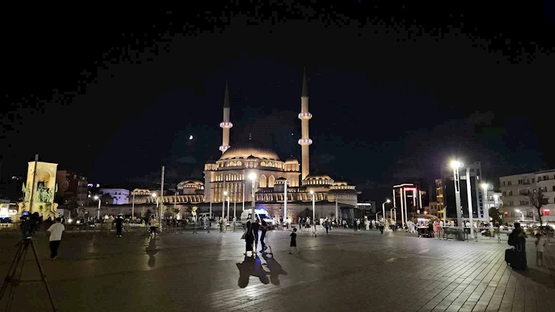 Türkiye genelinde 90 bin camide kuraklık, doğal afetler ve şehitler için dualar edildi
