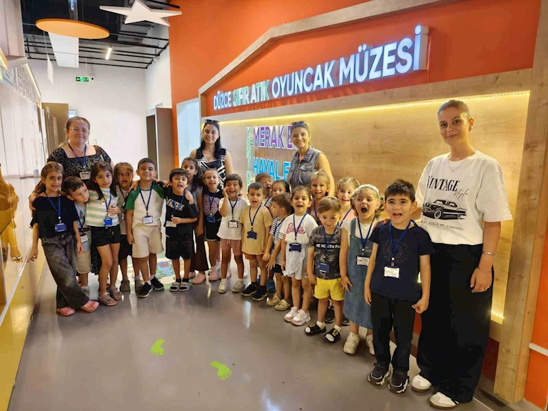 Atıklarla yapılan oyuncakların sergilendiği müze büyük ilgi görüyor
