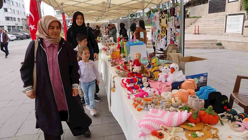 Aile Destek Merkezleri’nde üreten anneler ve çocuklarının ürünleri vatandaşların beğenisine sunuldu
