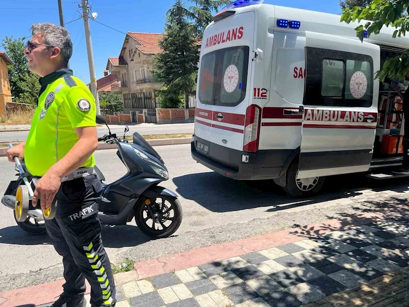 Tavşanlı’da motosiklet ile bisiklet çarpıştı: 3 yaralı
