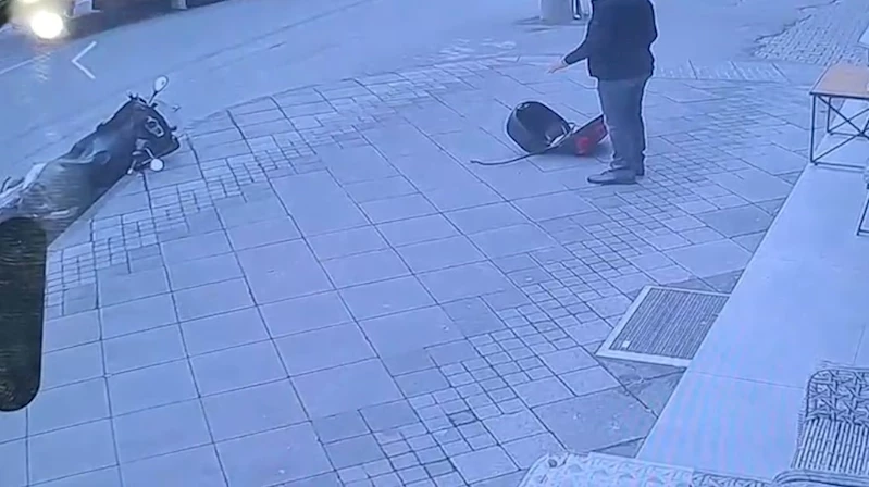 Tırdan fırlayan lastik az kalsın dehşet saçıyordu

