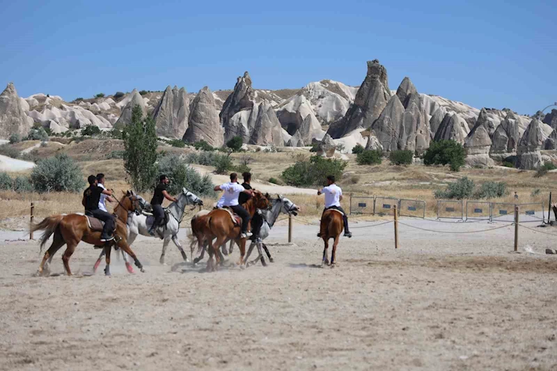 Kapadokya’da güzel atlar podyuma çıktı

