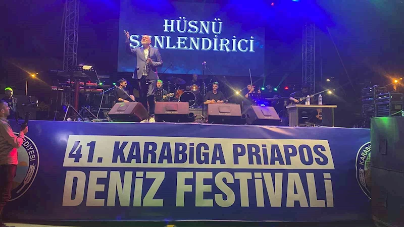 Karabiga’da Priapos Deniz Festivali’nde Hüsnü Şenlendirici ve Emre Fel rüzgarı esti

