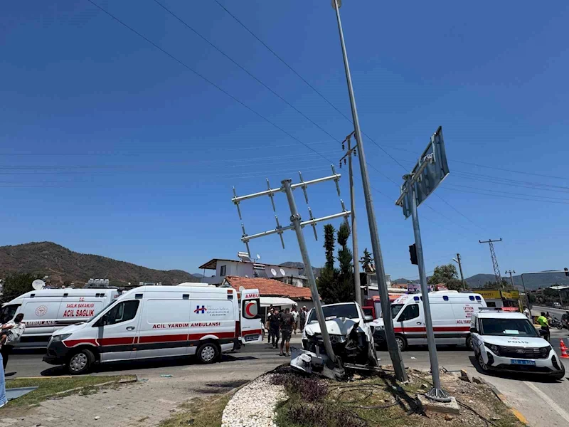 Fethiye’de trafik kazasında 11 kişi yaralandı
