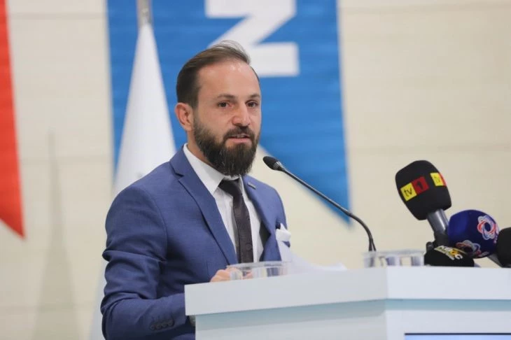 Ali Özcan: 