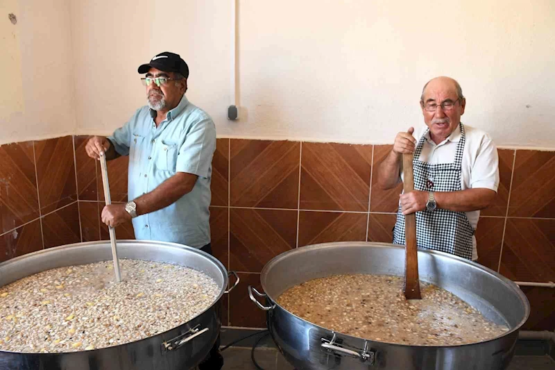 Aşure gününde kazanlar sevgi ve dostluk için kaynadı
