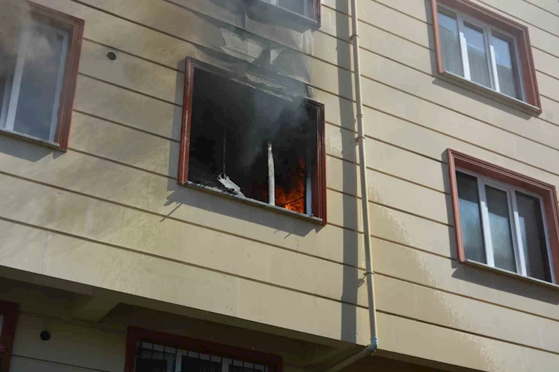 Çocukların oyunu faciaya dönüşüyordu: Yangında 2’si çocuk 6 kişi kurtarıldı
