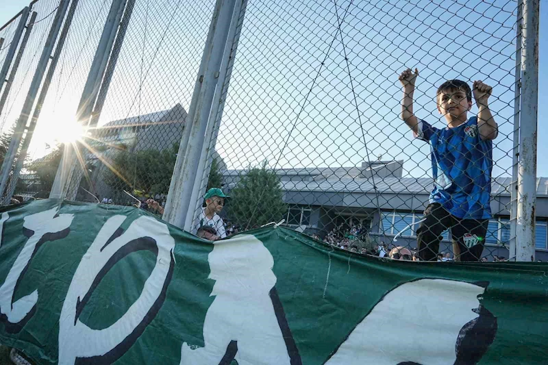 Bursaspor sezonu taraftarıyla açtı
