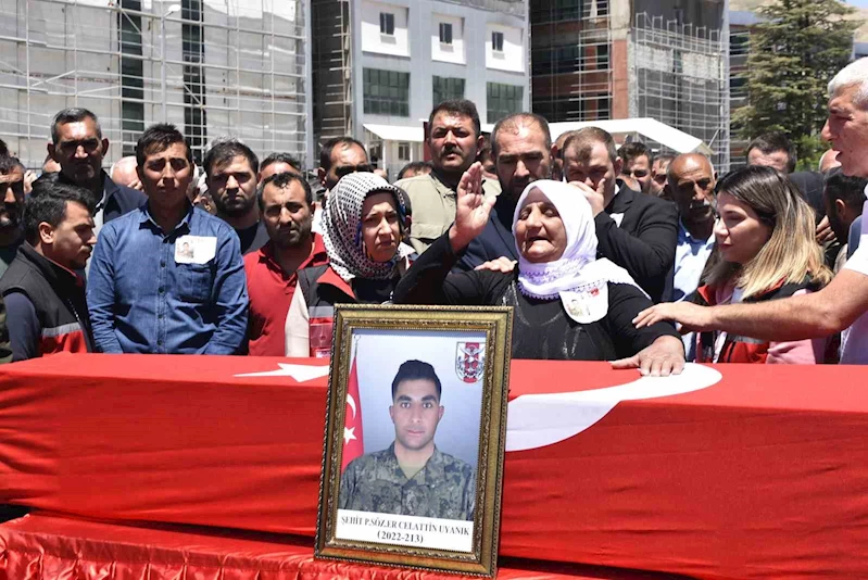 Pençe-Kilit şehidi son yolculuğuna uğurlandı
