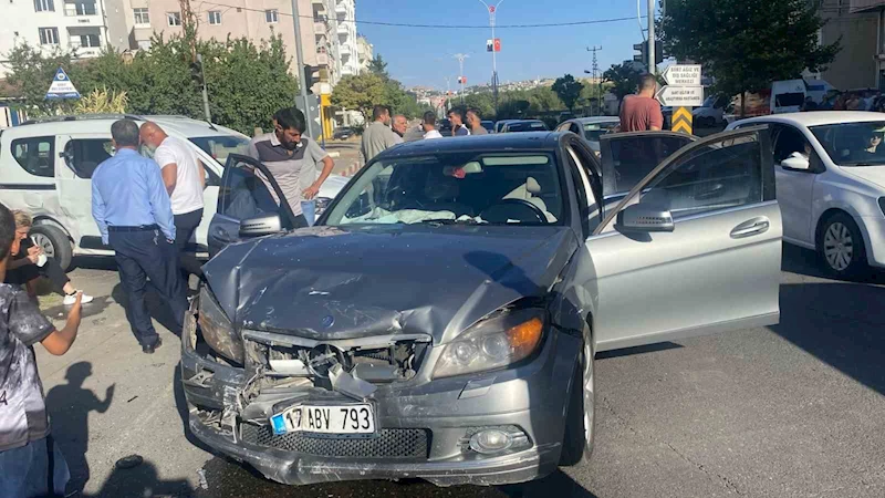 Siirt’te iki araç çarpıştı: 1 yaralı
