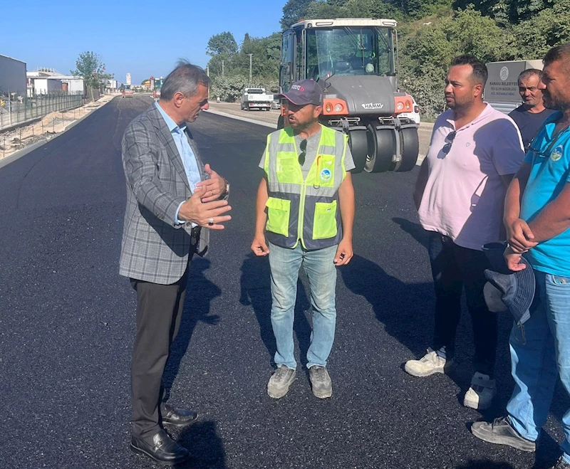 Karasu’nun o caddesi 11 bin ton sıcak asfaltla sil baştan yenileniyor
