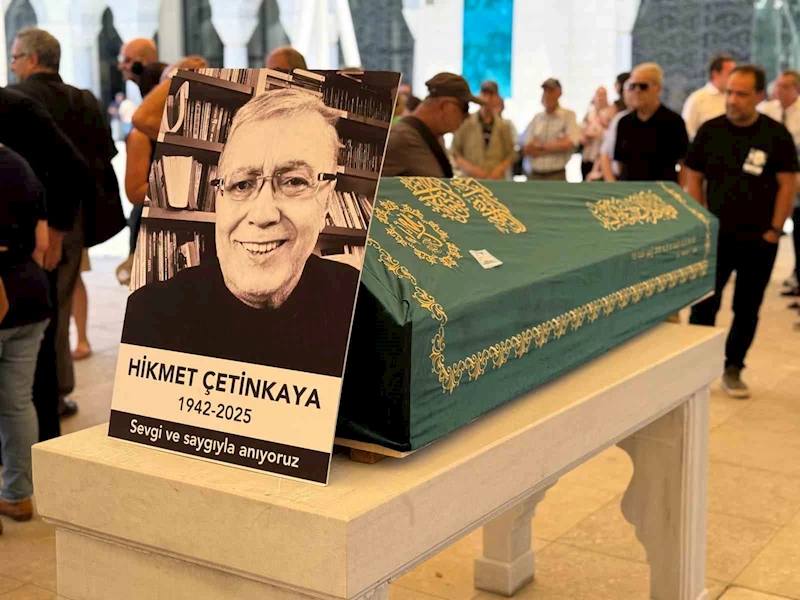 Gazeteci ve yazar Hikmet Çetinkaya son yolculuğuna uğurlandı
