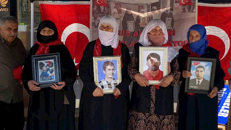 Muşlu annelerin evlat nöbeti devam ediyor
