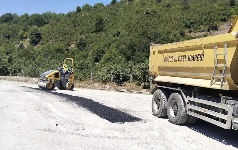 Bozulan yollara müdahale ediliyor
