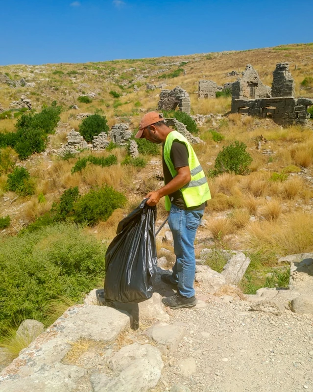 Manavgat Belediyesi’nden tarihi bölgelerde çevre temizliği
