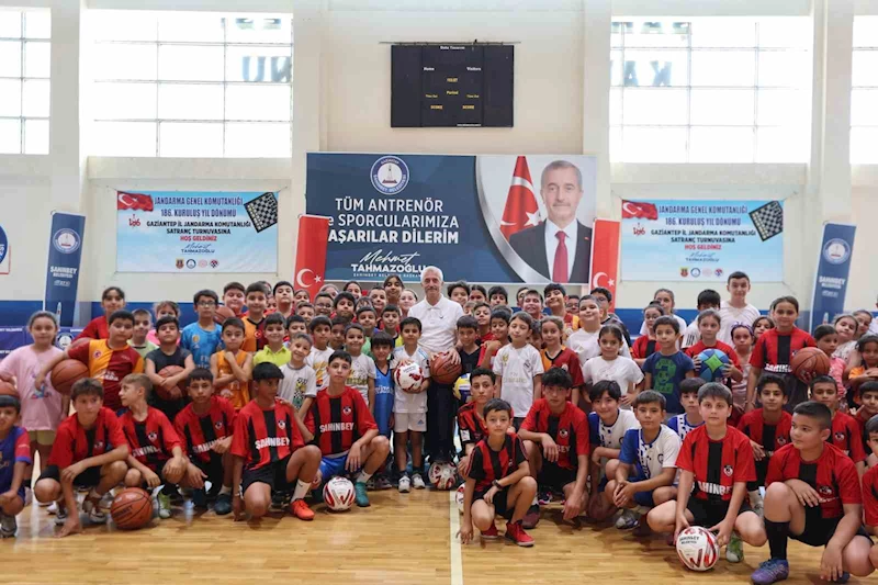 Şahinbey Belediyesi’nden 160 bin adet basketbol, voleybol ve futbol topu hediye
