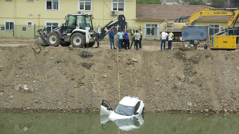 Samsun’da SUV araç ırmağa düştü, 3 kişi ölümden döndü
