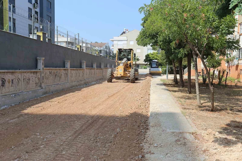 Kepez TOKİ Gazi konutlarında asfalt hazırlığı başladı
