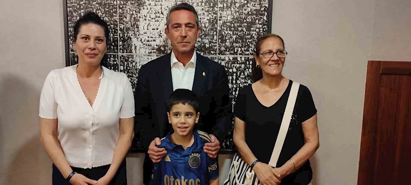 Fenerbahçe, lösemi hastası İzmirli Rüzgar’ı stadyumda ağırladı
