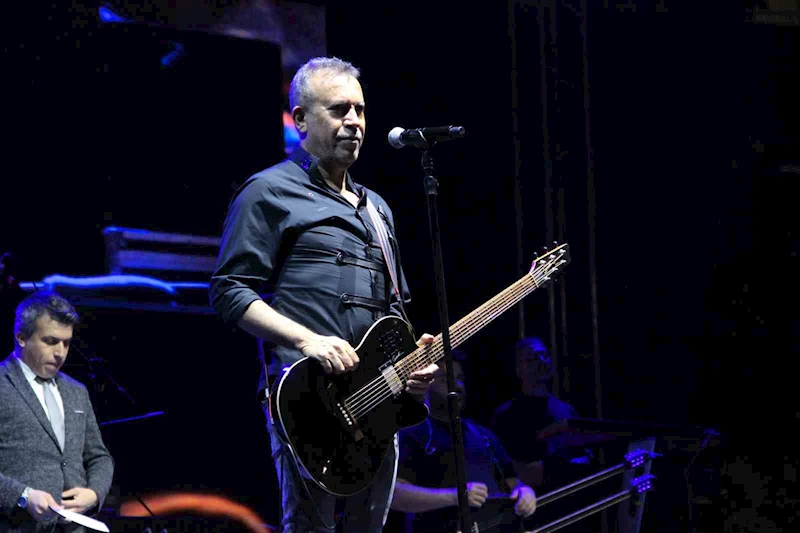 Çorum’da Haluk Levent ve Zara rüzgarı esti
