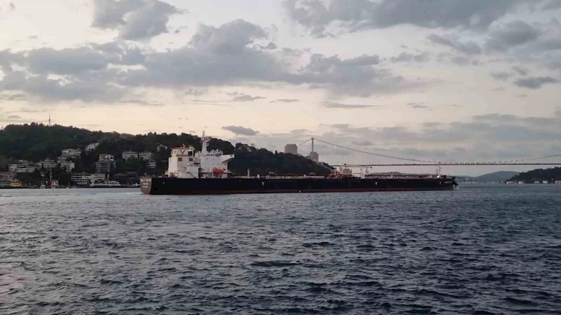 İstanbul Boğazı arızalanan petrol tankeri nedeniyle gemi trafiğine kapatıldı

