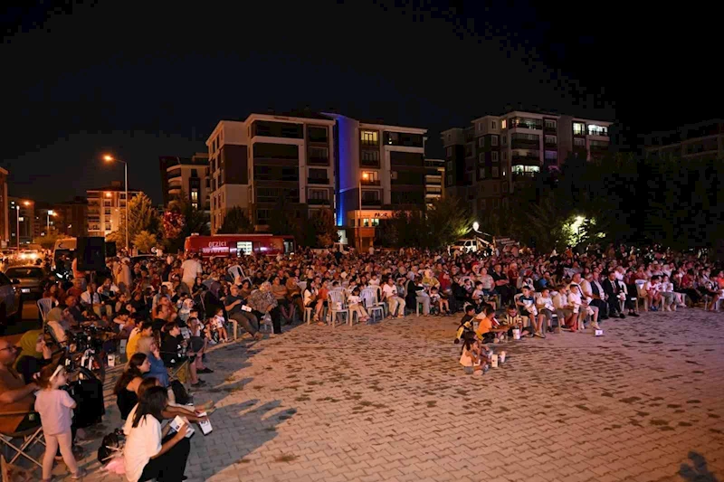 Çünür yaz akşamı sinema etkinliğine yoğun ilgi
