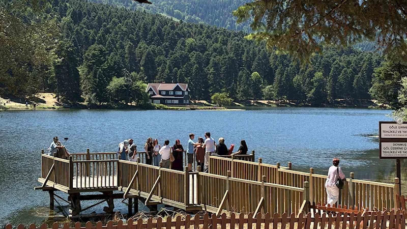 Sıcak havadan bunalan vatandaşlar soluğu Gölcük Tabiat Parkı’nda aldı
