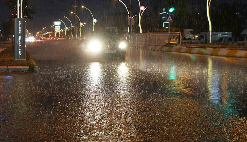 Edirne’de kuraklığın ardından sağanak yağış can suyu oldu

