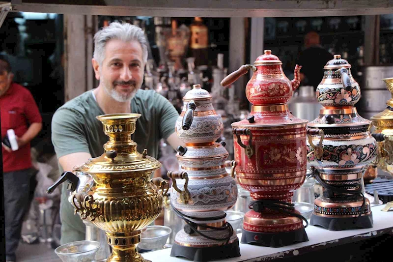 İstanbul’da taksiciliği bırakıp memleketine döndü, şehrin son semavercisi oldu
