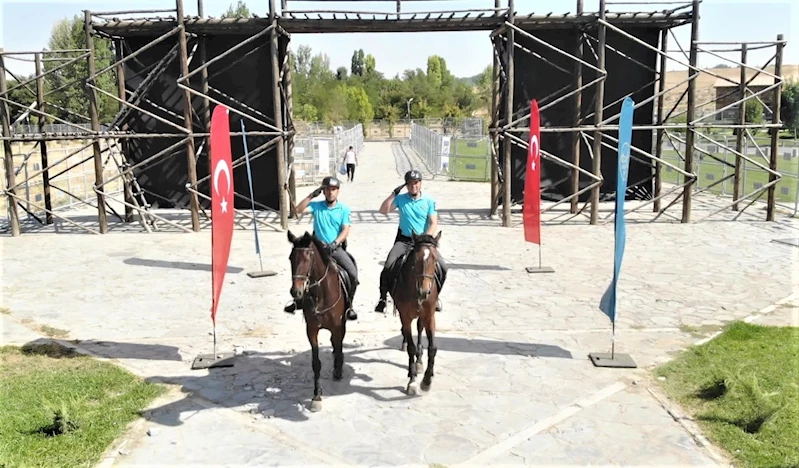 Atlı jandarma birlikleri, Malazgirt kutlamalarına renk kattı
