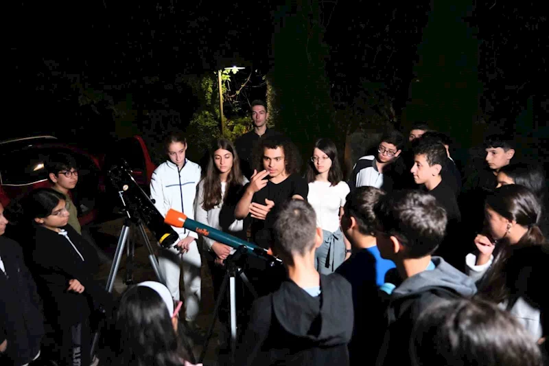 SUBÜ Astronomi Topluluğu, depremzede gençlere gökyüzünü açtı
