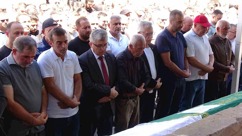 Trafik kazasında hayatını kaybeden hemşire son yolculuğuna uğurlandı

