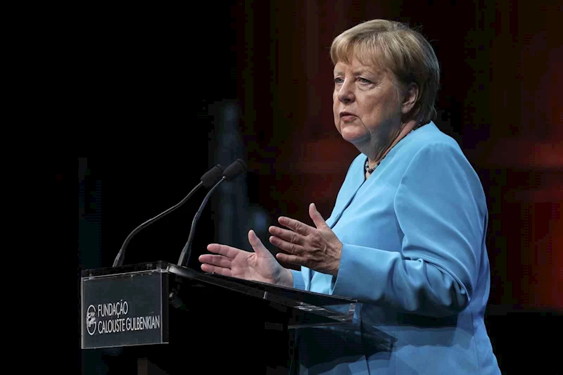 Merkel, 2015’teki mülteci politikasını savundu: 