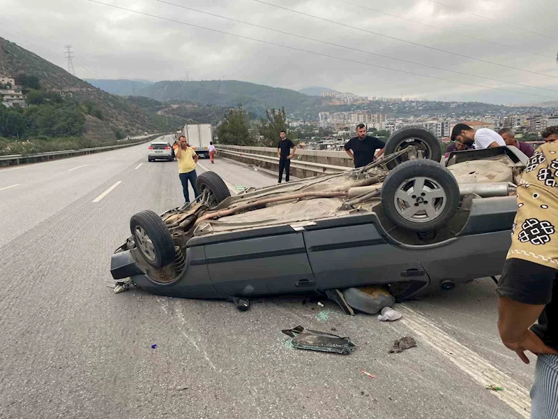 Hatay’da otomobil takla attı: 4 yaralı
