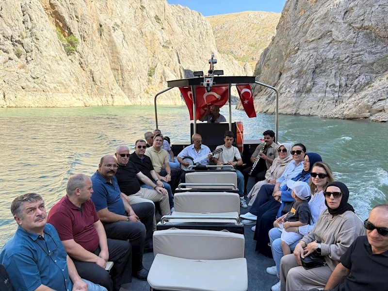 Vali Eldivan, kaymakamlık yaptığı ilçede hasret giderdi
