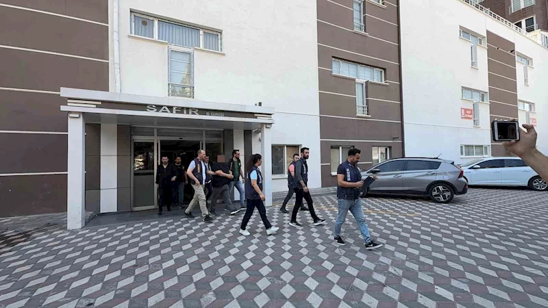 Halk arasında endişe korku ve panik oluşturmak suçundan gözaltına alındı
