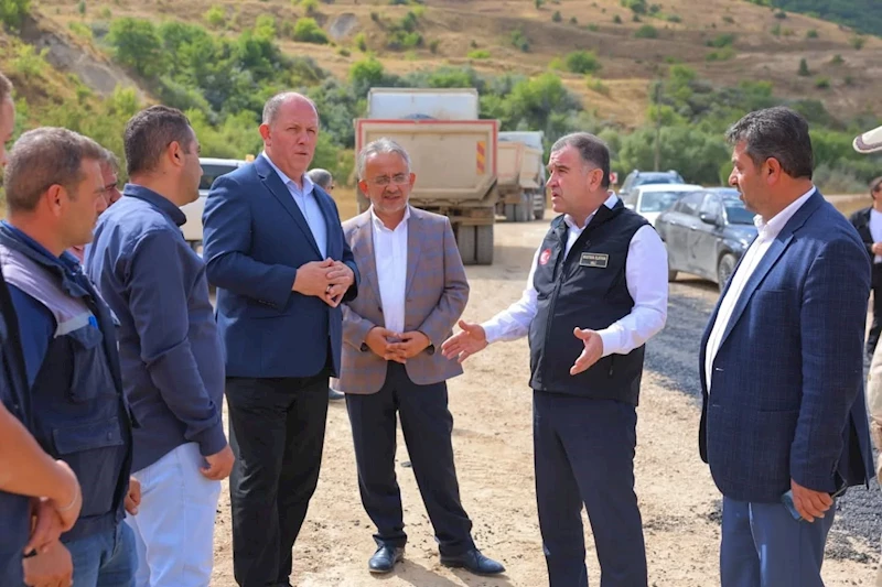 Vali Eldivan, köylerde yürütülen altyapı ve yol çalışmalarını inceledi
