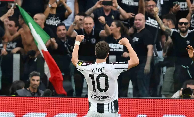 Derby d’Italia’da Türk gecesi: Kenan ve Hakan sahneye çıktı
