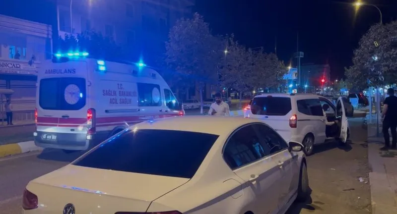 Seyir halindeki otomobile silahlı saldırı düzenlendi
