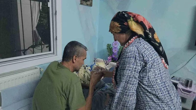 Kaldırımda yürürken otomobil çarptı: 8 yıldır yatağa mahkum
