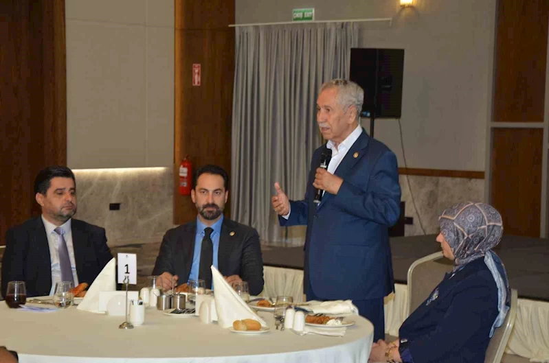 Bülent Arınç: 