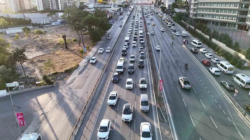 İstanbul’da iş çıkışı trafiği dron ile görüntülendi
